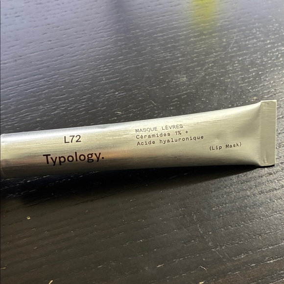 Typology L72 — Overnight Repairing Lip Mask
1% Ceramides + Hyaluronic Acid - Picture 3 of 5